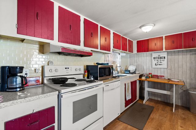 3555 S Pacific Highway SPC 143, Medford, OR 97501