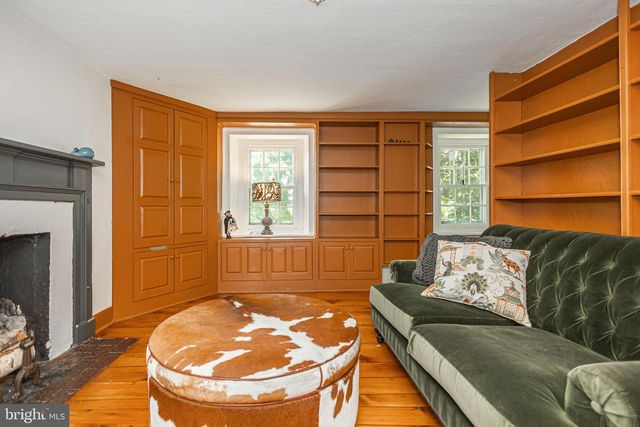 222 AQUEDUCT RD, Washington Crossing, PA 18977