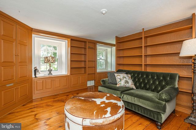 222 AQUEDUCT RD, Washington Crossing, PA 18977
