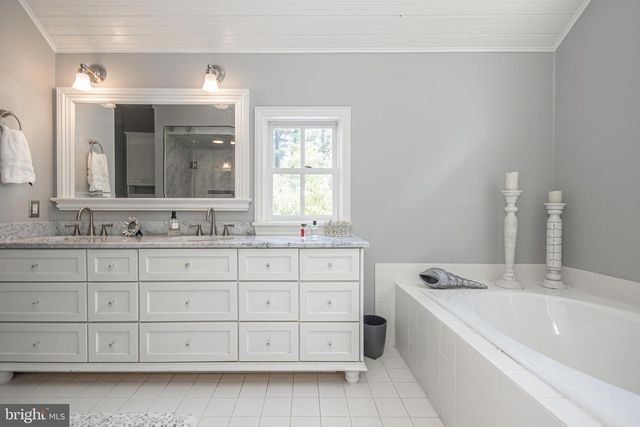 222 AQUEDUCT RD, Washington Crossing, PA 18977