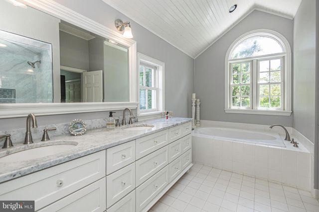 222 AQUEDUCT RD, Washington Crossing, PA 18977