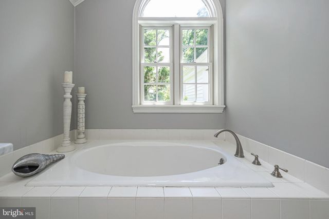 222 AQUEDUCT RD, Washington Crossing, PA 18977