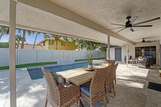 800 Blue Ridge Way, Davie, FL 33325