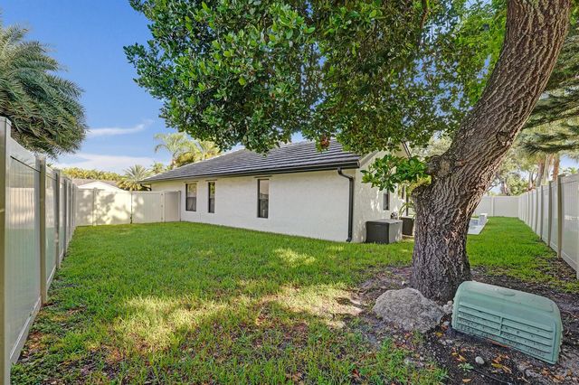 800 Blue Ridge Way, Davie, FL 33325