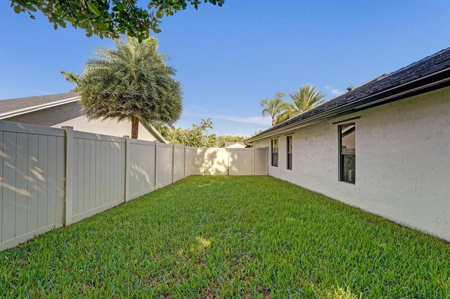 800 Blue Ridge Way, Davie, FL 33325