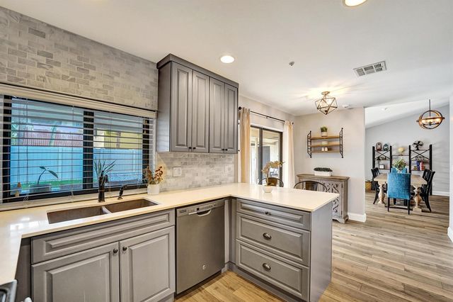 800 Blue Ridge Way, Davie, FL 33325
