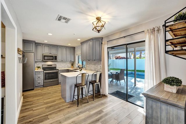 800 Blue Ridge Way, Davie, FL 33325