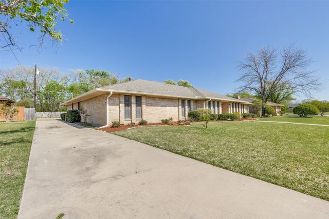 1507 Crescent Drive, Sherman, TX 75092