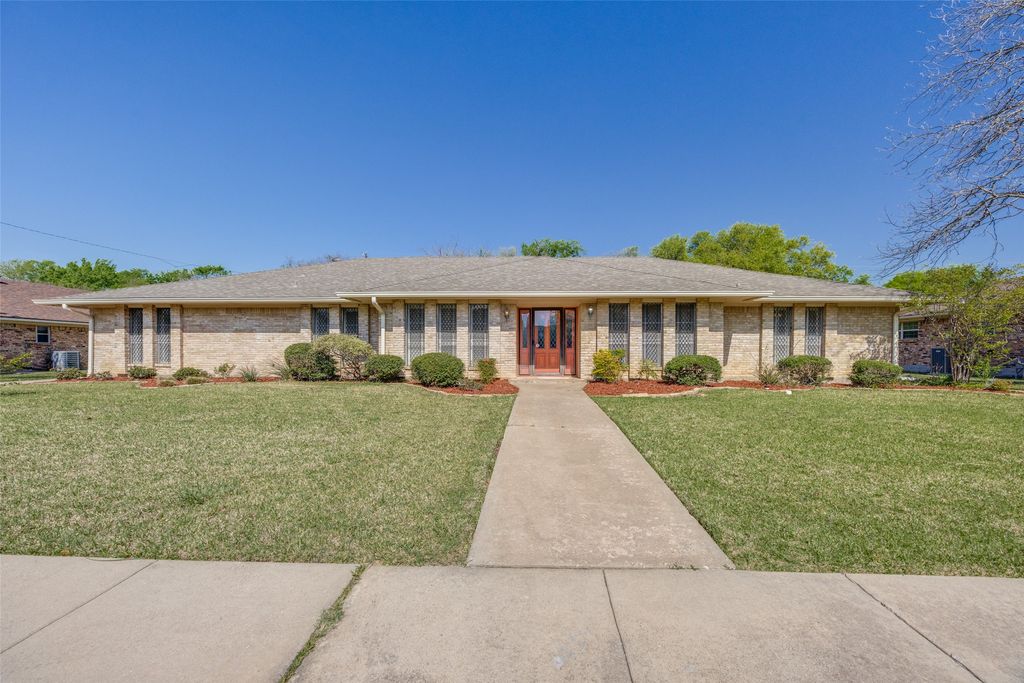 1507 Crescent Drive, Sherman, TX 75092