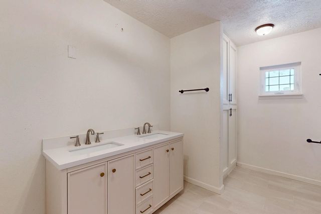 9207 Edith Boulevard NE, Albuquerque, NM 87113