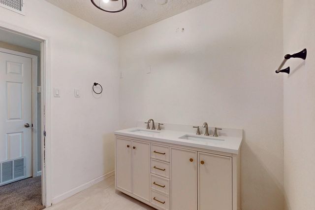 9207 Edith Boulevard NE, Albuquerque, NM 87113