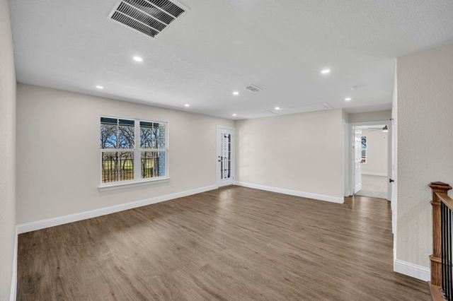 7004 Ledbetter Road, Arlington, TX 76001