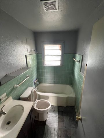 2728 Hillcrest Avenue, Shreveport, LA 71108