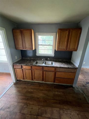 2728 Hillcrest Avenue, Shreveport, LA 71108