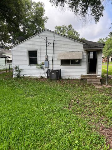 2728 Hillcrest Avenue, Shreveport, LA 71108