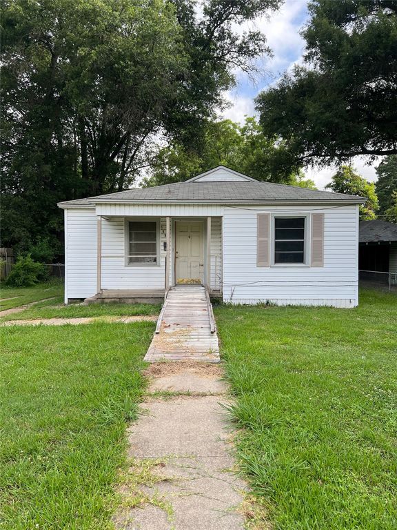 2728 Hillcrest Avenue, Shreveport, LA 71108