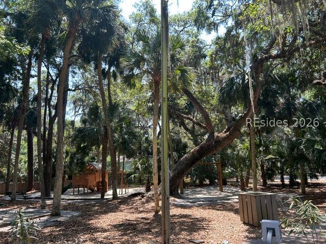 10 Hollyberry Ln, Hilton Head Island, SC 29928