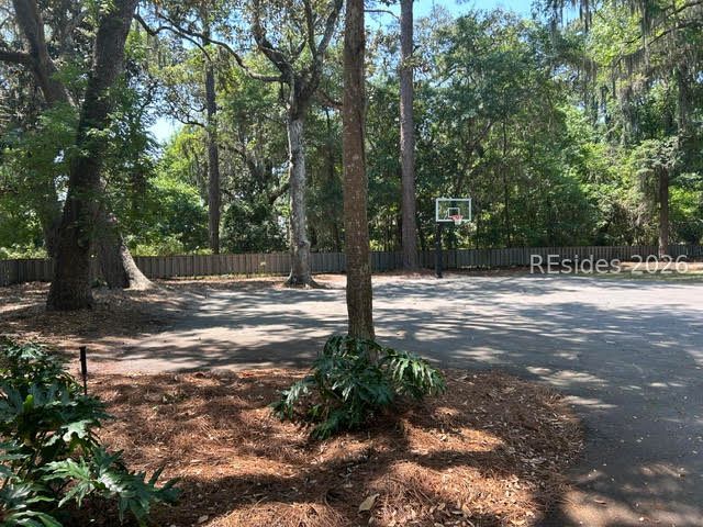 10 Hollyberry Ln, Hilton Head Island, SC 29928