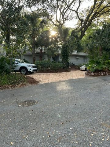 10 Hollyberry Ln, Hilton Head Island, SC 29928