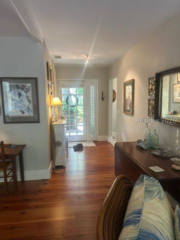 10 Hollyberry Ln, Hilton Head Island, SC 29928