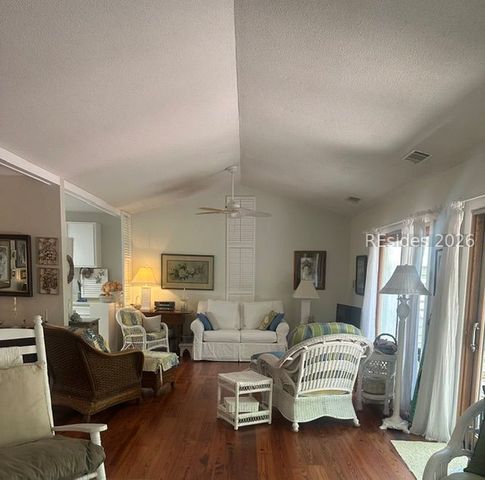 10 Hollyberry Ln, Hilton Head Island, SC 29928