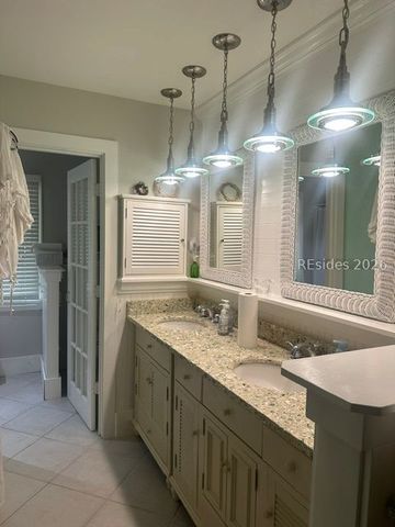 10 Hollyberry Ln, Hilton Head Island, SC 29928