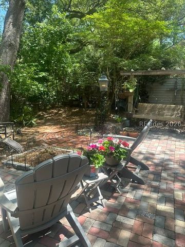 10 Hollyberry Ln, Hilton Head Island, SC 29928