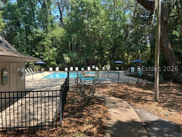 10 Hollyberry Ln, Hilton Head Island, SC 29928