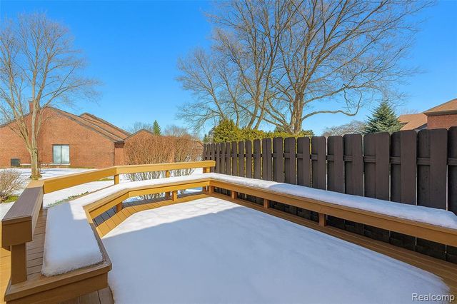 3082 Lindenwood Drive, Dearborn, MI 48120