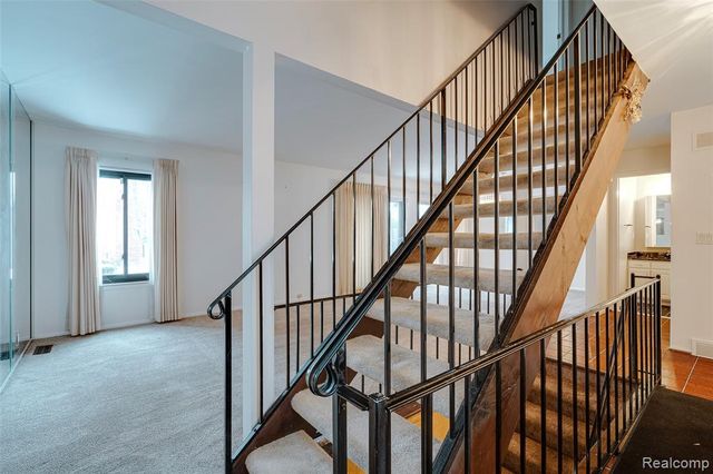 3082 Lindenwood Drive, Dearborn, MI 48120