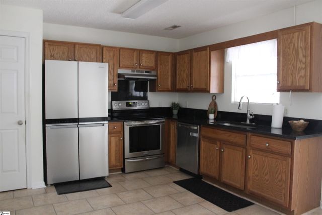 219 Woodruff Park Lane, Simpsonville, SC 29681