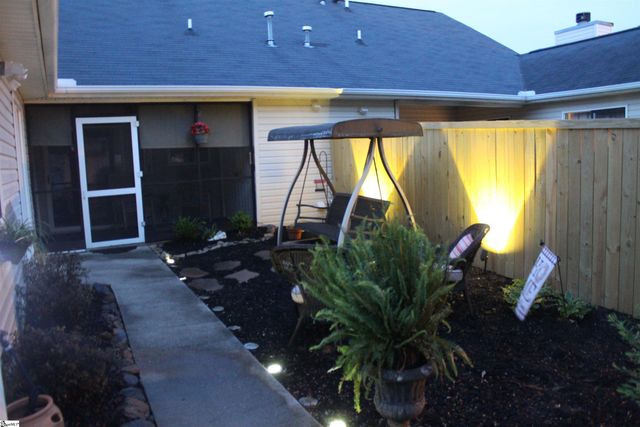 219 Woodruff Park Lane, Simpsonville, SC 29681