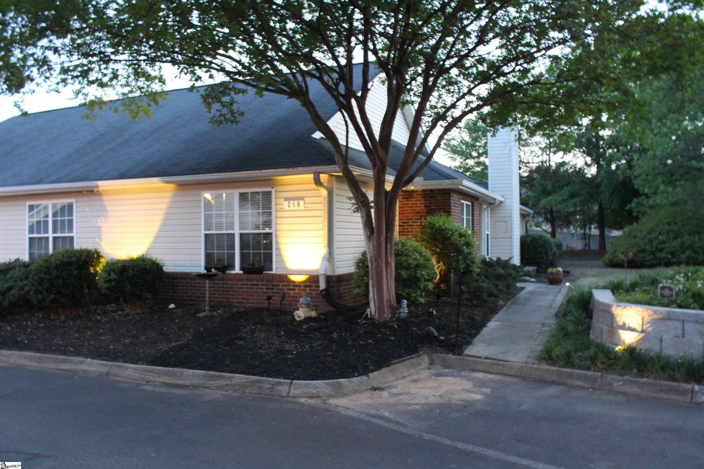 219 Woodruff Park Lane, Simpsonville, SC 29681