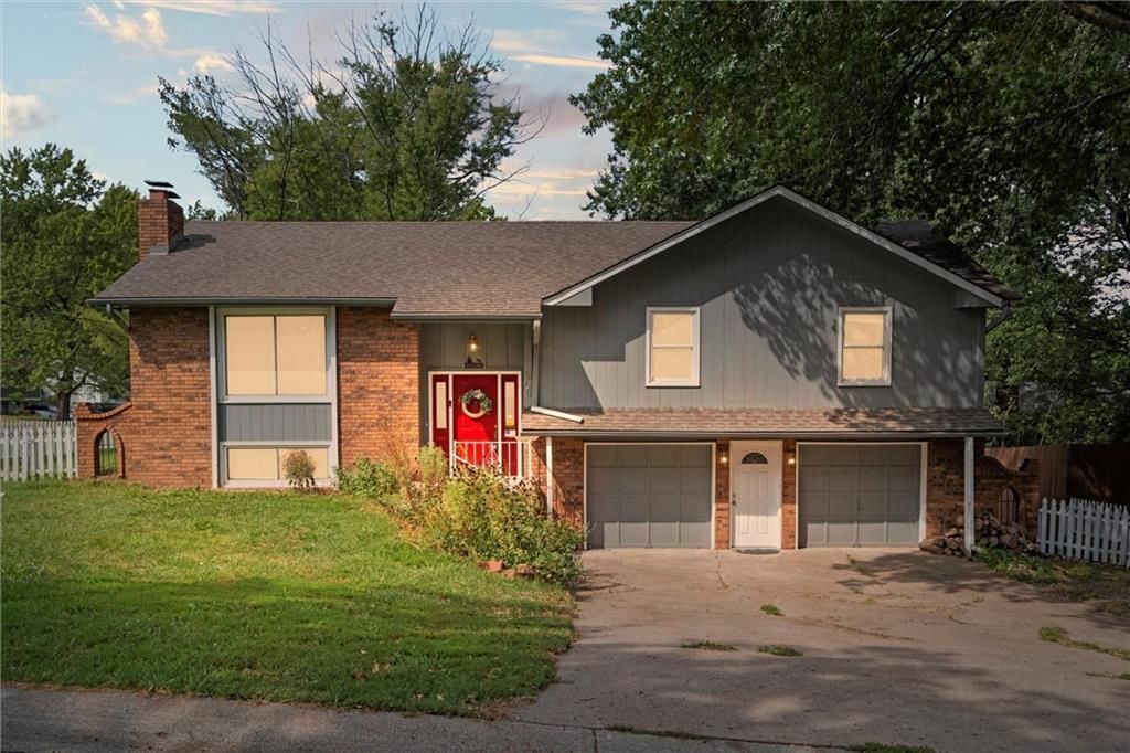 209 SW 24th Street, Blue Springs, MO 64015 — exterior