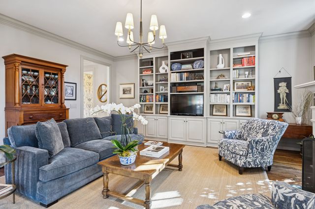 4 Middleton Park Ln, Nashville, TN 37215