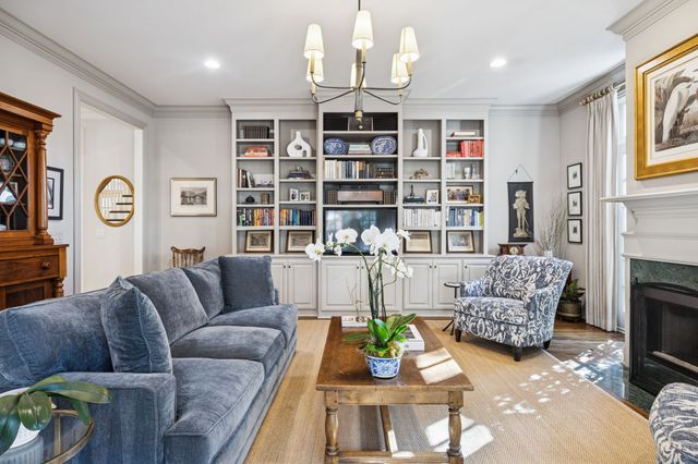 4 Middleton Park Ln, Nashville, TN 37215