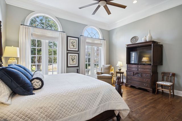 4 Middleton Park Ln, Nashville, TN 37215