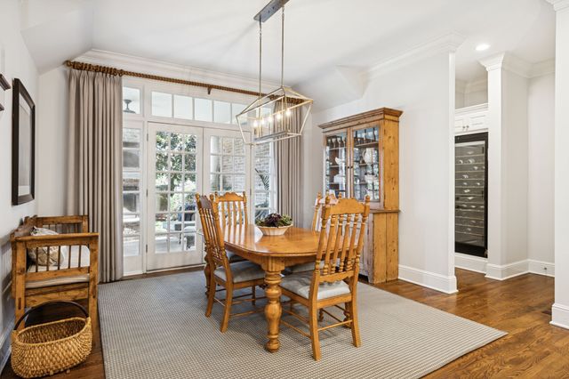 4 Middleton Park Ln, Nashville, TN 37215