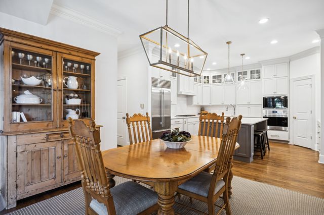 4 Middleton Park Ln, Nashville, TN 37215