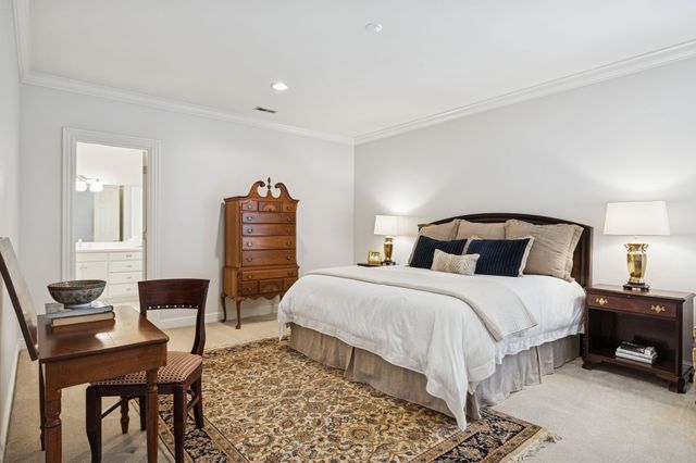 4 Middleton Park Ln, Nashville, TN 37215