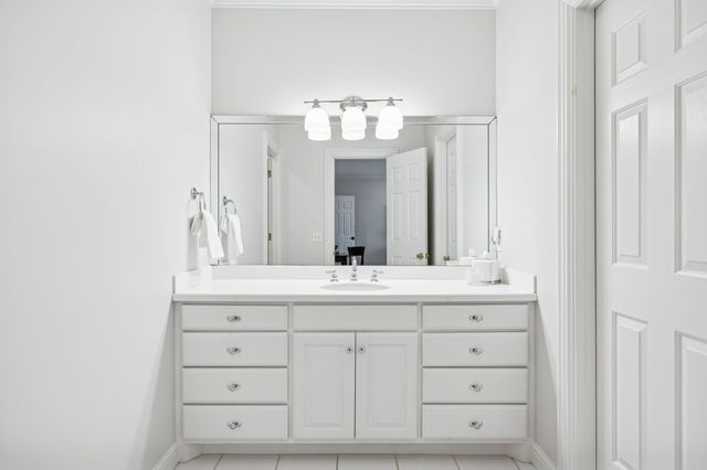 4 Middleton Park Ln, Nashville, TN 37215