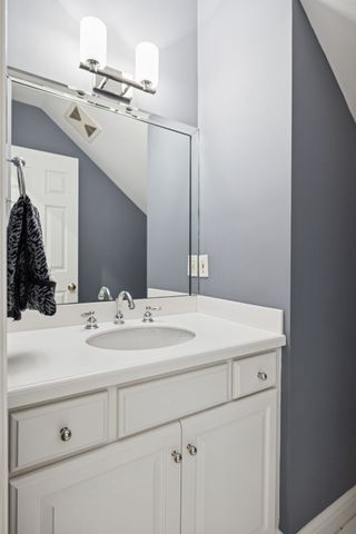 4 Middleton Park Ln, Nashville, TN 37215