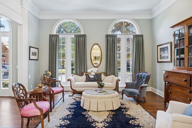 4 Middleton Park Ln, Nashville, TN 37215