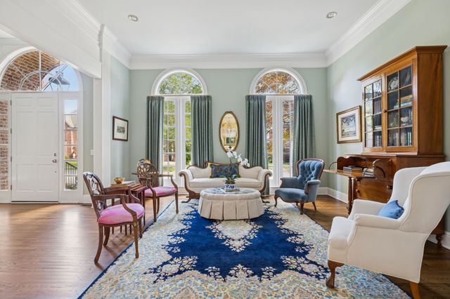 4 Middleton Park Ln, Nashville, TN 37215