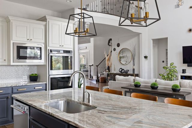 1617 Bardella DR, Leander, TX 78641