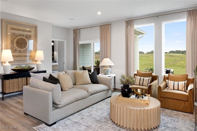 827 Colesbourne Circle, Uniontown, OH 44685