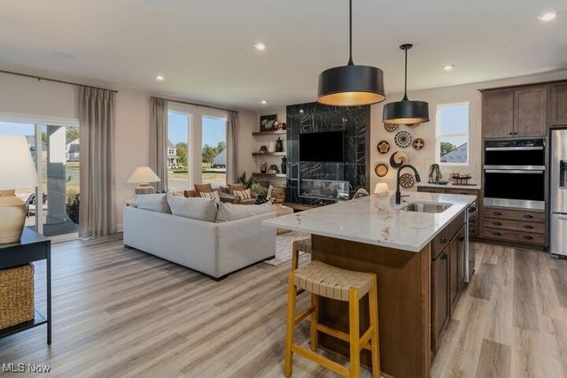 827 Colesbourne Circle, Uniontown, OH 44685