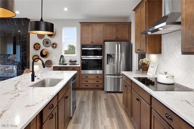 827 Colesbourne Circle, Uniontown, OH 44685