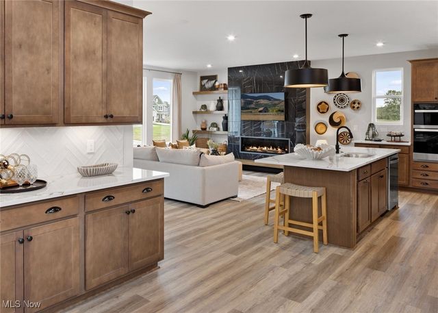 827 Colesbourne Circle, Uniontown, OH 44685