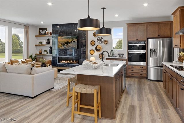 827 Colesbourne Circle, Uniontown, OH 44685